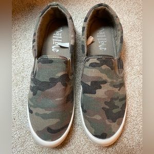 Womens Slip on Canvas Shoes Size 9